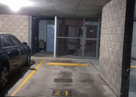 Access-free parking space in Macquarie Park.jpg