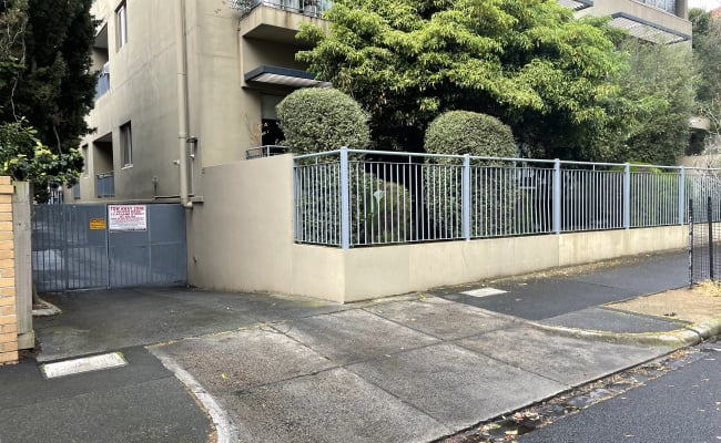 Car-Park-acland-street-st-kilda-victoria,-109803,-549782_1789168297.6402.jpg