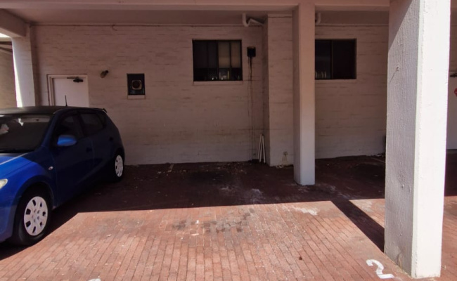 Car-Park-broadway-crawley-western-australia,-107304,-529177_1777274885.2547.jpg