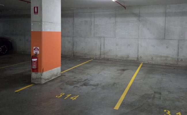 Car-Park-lord-sheffield-circuit-penrith,-108512,-537843_1783380008.561.jpg