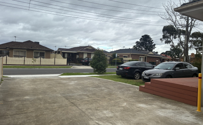 Car-Park-oleander-drive-st-albans-victoria,-78829,-543990_1786492192.4439.jpg
