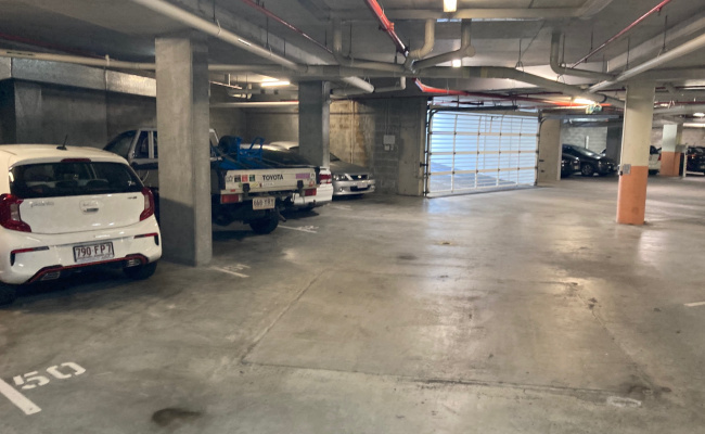 Car-Park-surf-parade-surfers-paradise-queensland,-95636,-452525_1723269112.1076.jpeg