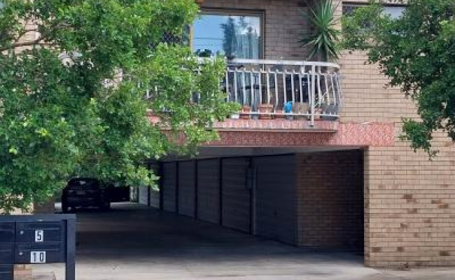 Car-Park-thistle-street-gordon-park-queensland,-142735,-676074_1743745968.2014.jpg