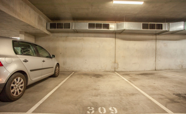 Car-Park-wreckyn-street-north-melbourne-victoria,-155750,-786948_1785206451.4204.JPG
